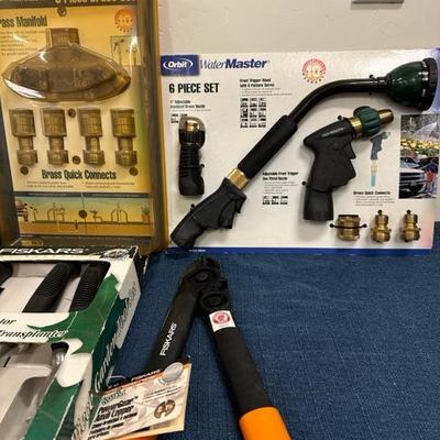 Lot 293 Variety of yard and garden items