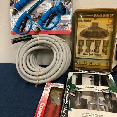 Lot 293 Variety of yard and garden items