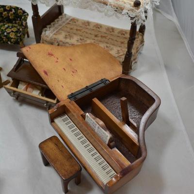 Lot of Vintage Doll House Furniture