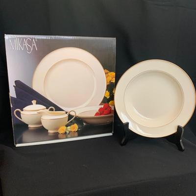 Mikasa Stanton Gold Five-piece Set and Salad Bowls (K-KW)