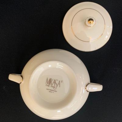 Mikasa Stanton Gold Five-piece Set and Salad Bowls (K-KW)