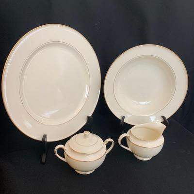 Mikasa Stanton Gold Five-piece Set and Salad Bowls (K-KW)
