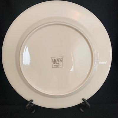 Mikasa Stanton Gold Five-piece Set and Salad Bowls (K-KW)