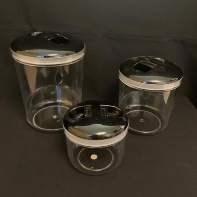 Rubbermaid Containers and More! (K-KW)