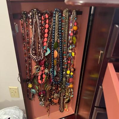 Huge Assortment of Beaded Necklaces, Bracelets & Earrings Inc. Jewelry Sets (B3-RG)