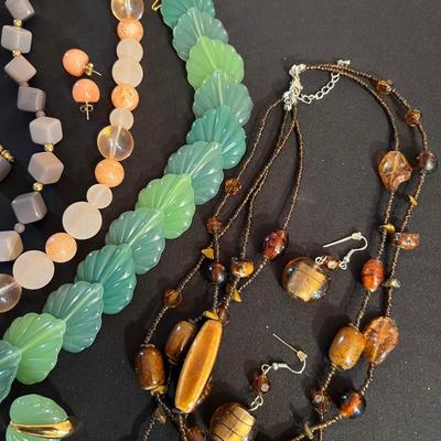 Huge Assortment of Beaded Necklaces, Bracelets & Earrings Inc. Jewelry Sets (B3-RG)