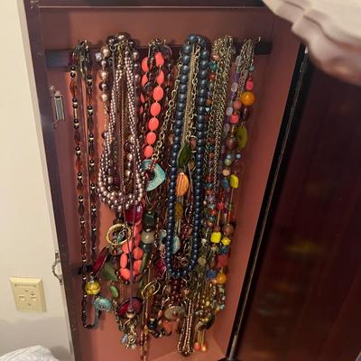 Huge Assortment of Beaded Necklaces, Bracelets & Earrings Inc. Jewelry Sets (B3-RG)