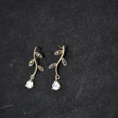 925 Sterling Silver w/ Marcasite & Quartz Floral Earrings 2.7g