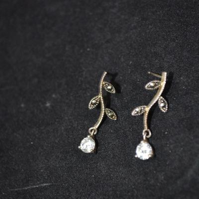 925 Sterling Silver w/ Marcasite & Quartz Floral Earrings 2.7g