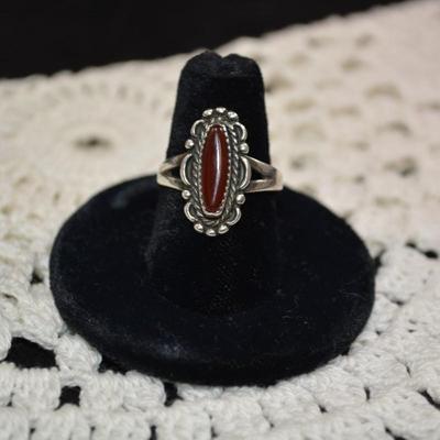 Stunning Vintage 925 Sterling Silver w/ Carnelian Ring Size 8, 3.9g