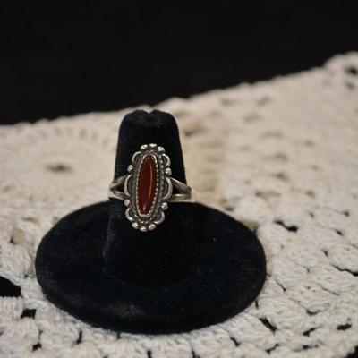 Stunning Vintage 925 Sterling Silver w/ Carnelian Ring Size 8, 3.9g