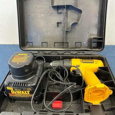Lot 451 DeWalt cordless Drill/driver model DW926