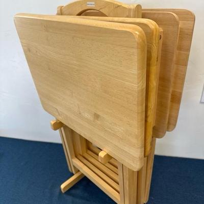 Lot 453 Set of four TV trays and rack