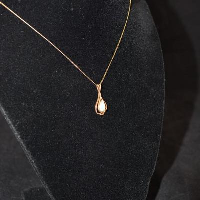 14k Gold Chain w/ 14k Gold & Opal Pendant 24â€, 1.9g