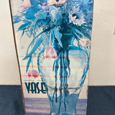Lot 457 glass vase still in box