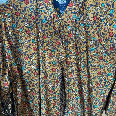 Lot 401 Ladies clothing