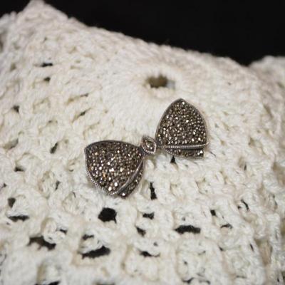 925 Sterling Silver & Marcasite Bow Pin 2.6g