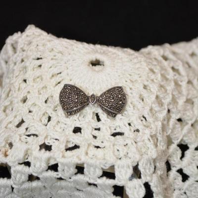 925 Sterling Silver & Marcasite Bow Pin 2.6g