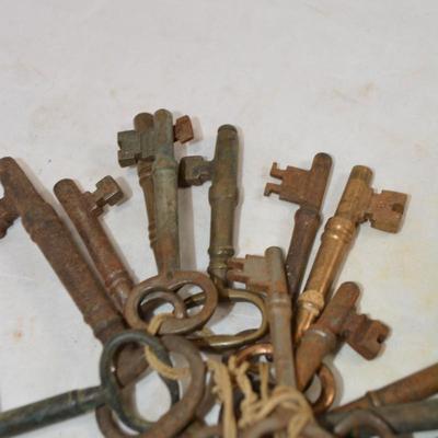 String of Antique/Vintage Skeleton Keys