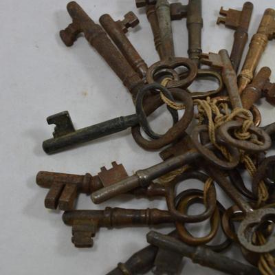 String of Antique/Vintage Skeleton Keys