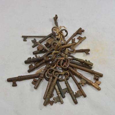 String of Antique/Vintage Skeleton Keys