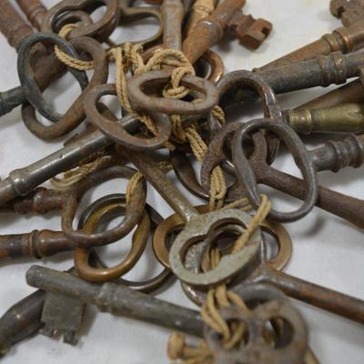 String of Antique/Vintage Skeleton Keys