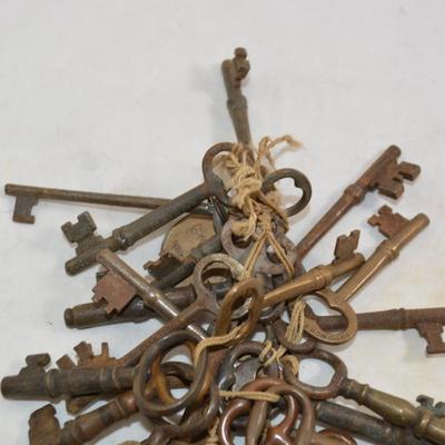 String of Antique/Vintage Skeleton Keys