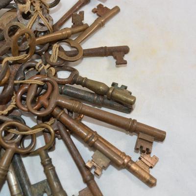 String of Antique/Vintage Skeleton Keys