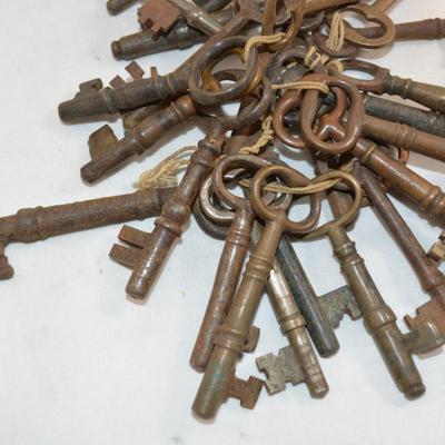 String of Antique/Vintage Skeleton Keys