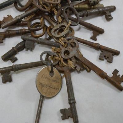String of Antique/Vintage Skeleton Keys