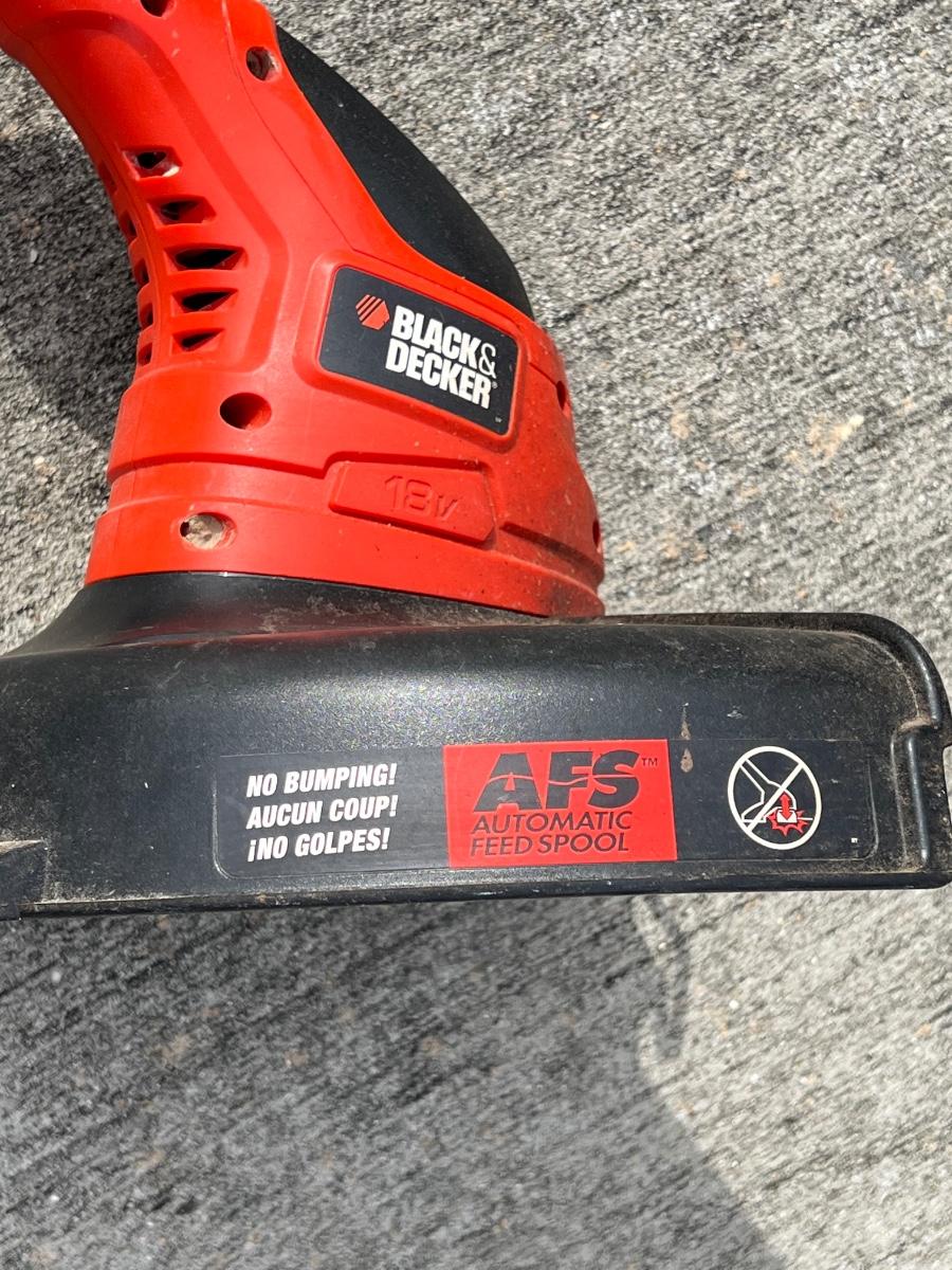 BLACK & DECKER 18V Weed Eater With Two (2) Batteries