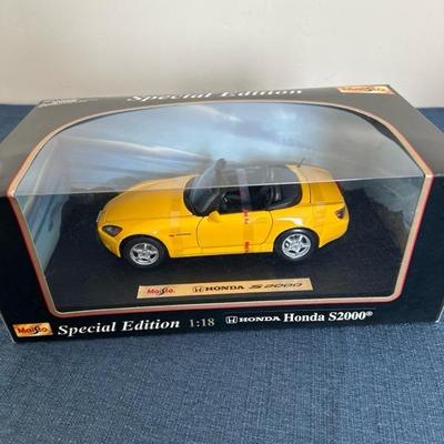 Lot 483 Maisto 1:18 scale die cast car
