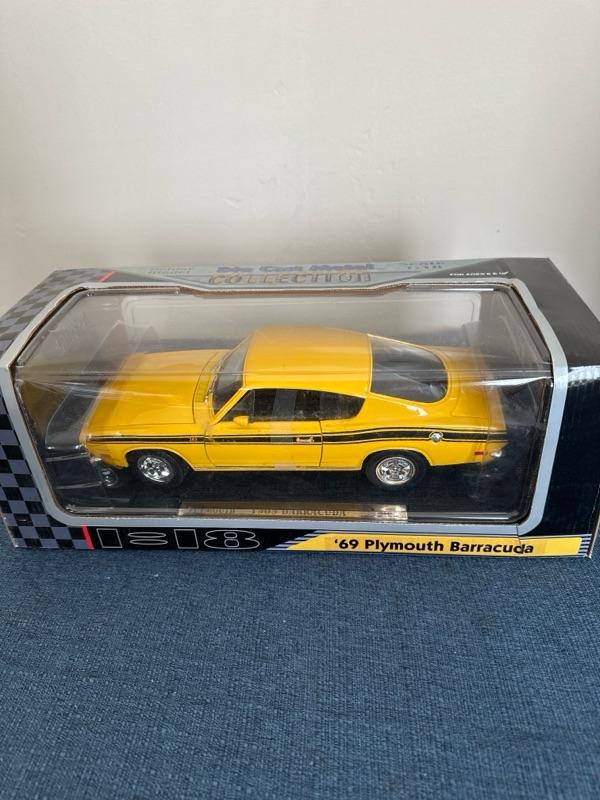 Lot 486 Diecast metal collection diecast car 1/18 scale