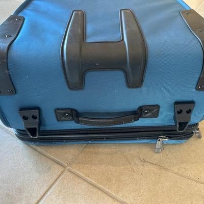 Lot 416 Large Luggage