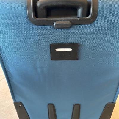 Lot 416 Large Luggage