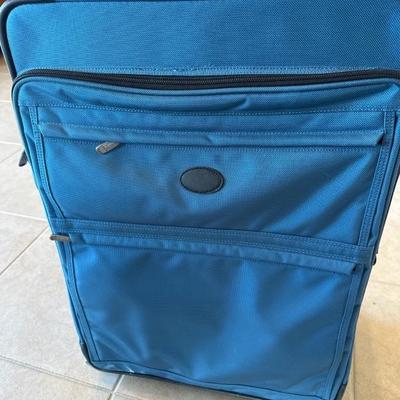 Lot 416 Large Luggage
