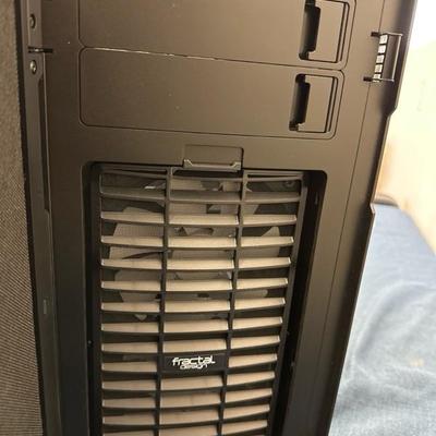 Lot 496 Fractal Design computer cabinet/cabinet only and Netgear wireless router