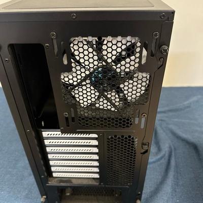 Lot 496 Fractal Design computer cabinet/cabinet only and Netgear wireless router