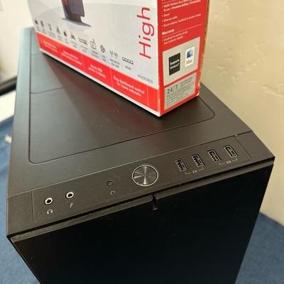 Lot 496 Fractal Design computer cabinet/cabinet only and Netgear wireless router