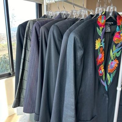 Lot 516 Ladies clothing