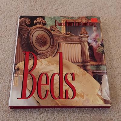 Books on International Arts, Crafts, Architecture and more (BS-BBL)