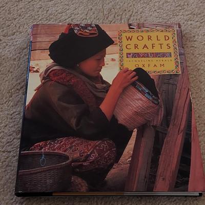 Books on International Arts, Crafts, Architecture and more (BS-BBL)