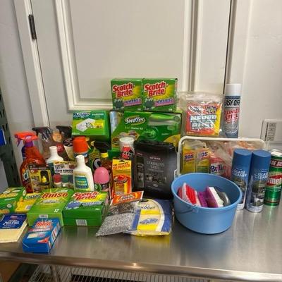 Lot 509 Various cleaning supplies