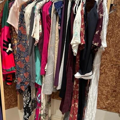 Lot 522 Ladies clothing