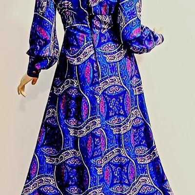 Vtg 70s Paisley Maxi dress Poet Collar Dolman sleeves