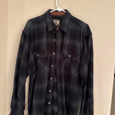 Lot 571 Variety of men’s shirts / button up Sweaters