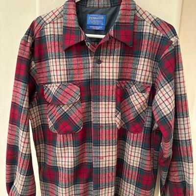 Lot 571 Variety of men’s shirts / button up Sweaters