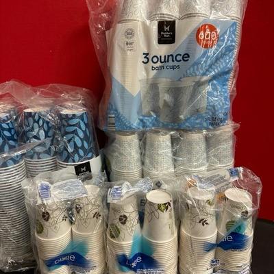 Lot 544 various sizes disposable cups