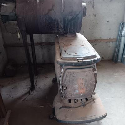 Antique wood burning stove Champion No. 136 Wehrle Co.