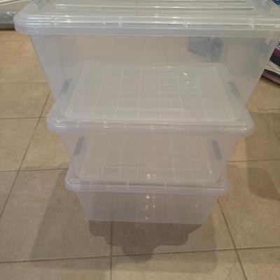 Lot 574 plastic containers